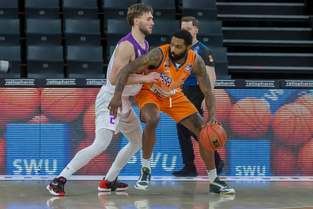 场上格局的 场上格局的